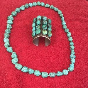 Turquoise necklace and bracelet.